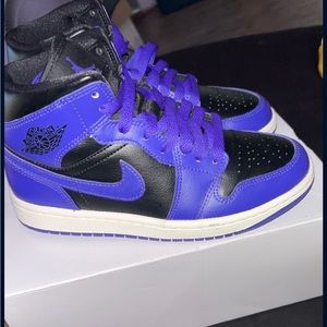 Air Jordan’s size 6 women